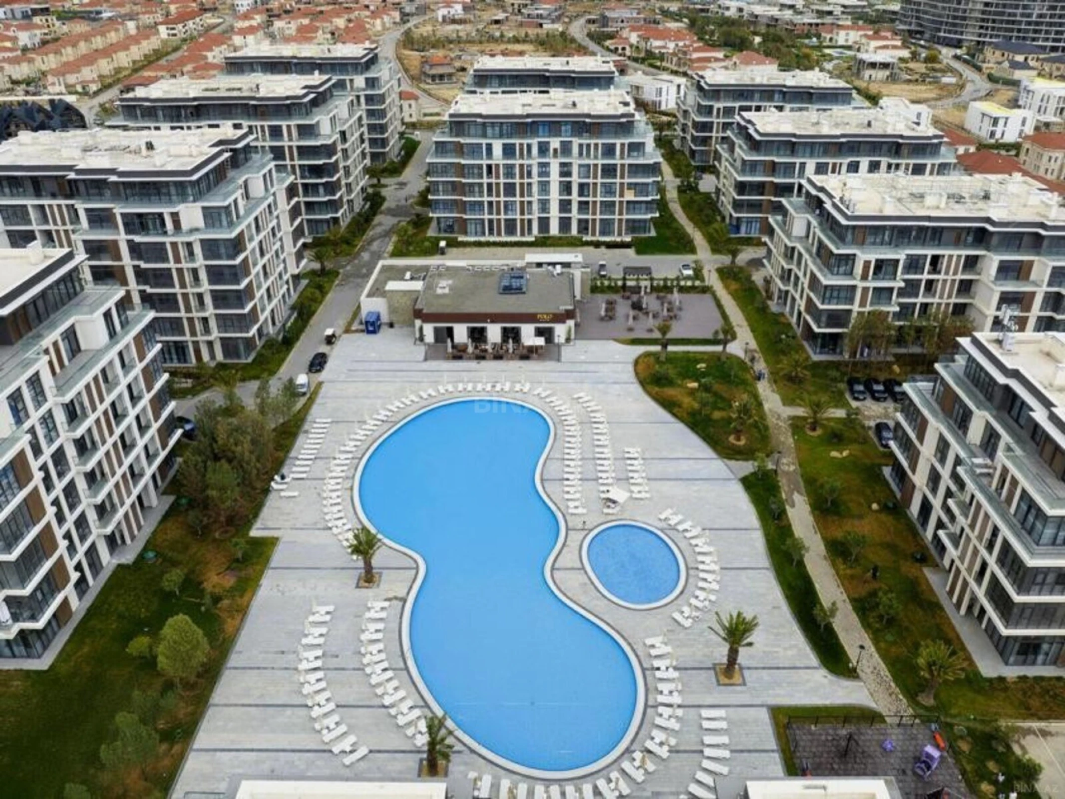 Satılır 4 otaqlı mənzil 210 m²