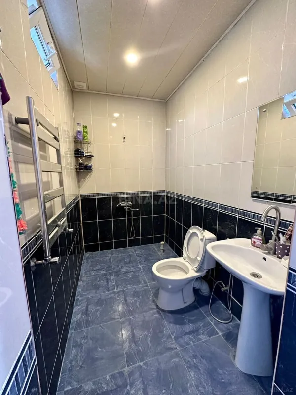 Satılır 5 otaqlı həyət evi 200 m²