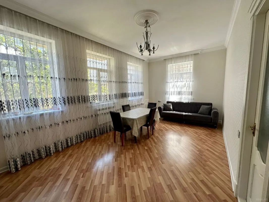 Satılır 5 otaqlı həyət evi 200 m²