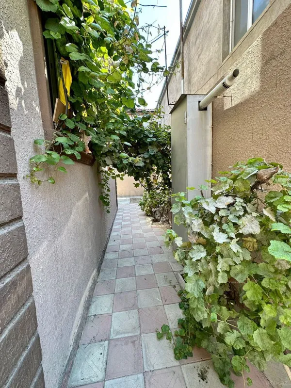 Satılır 5 otaqlı həyət evi 200 m²