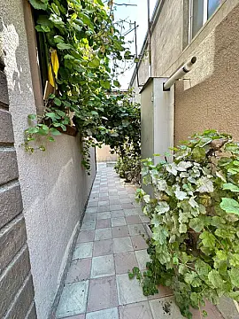 Satılır 5 otaqlı həyət evi 200 m²