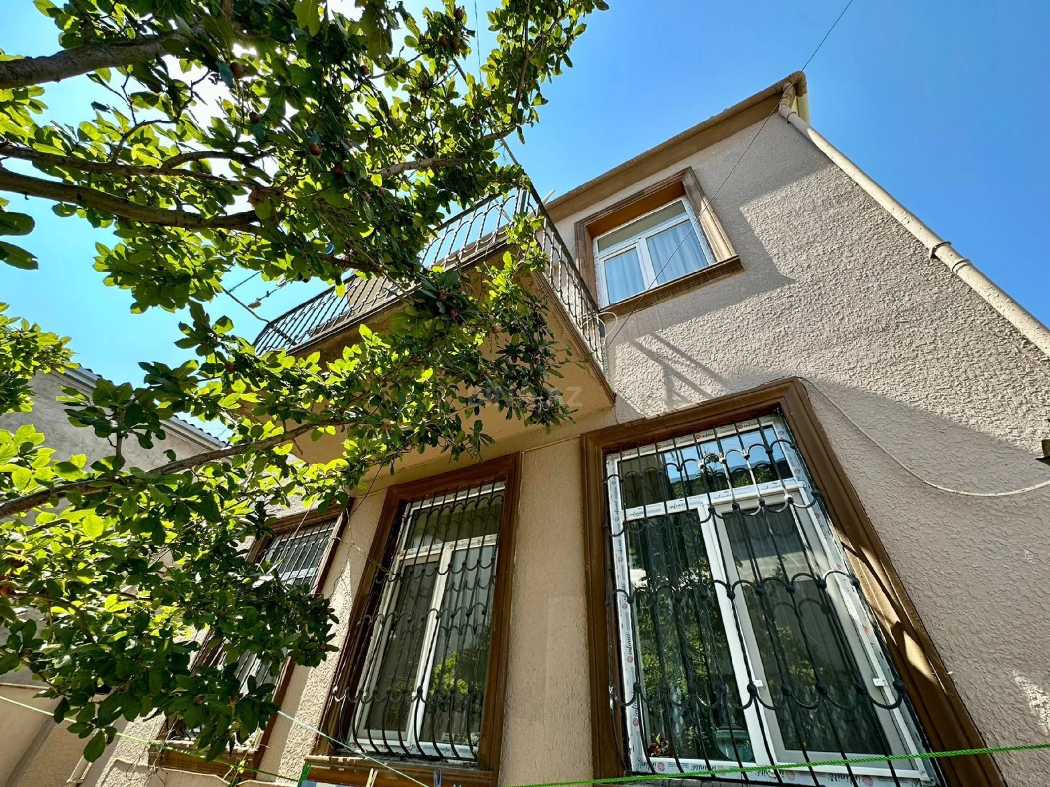 Satılır 5 otaqlı həyət evi 200 m²