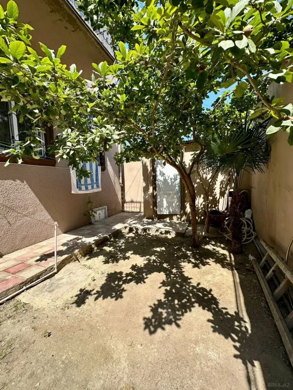 Satılır 5 otaqlı həyət evi 200 m²