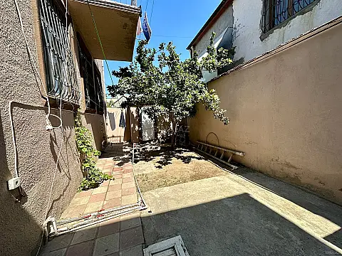 Satılır 5 otaqlı həyət evi 200 m²