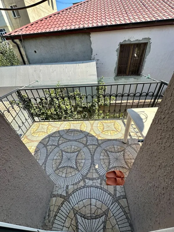 Satılır 5 otaqlı həyət evi 200 m²