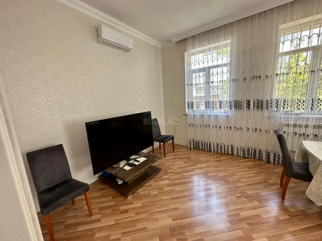 Satılır 5 otaqlı həyət evi 200 m²