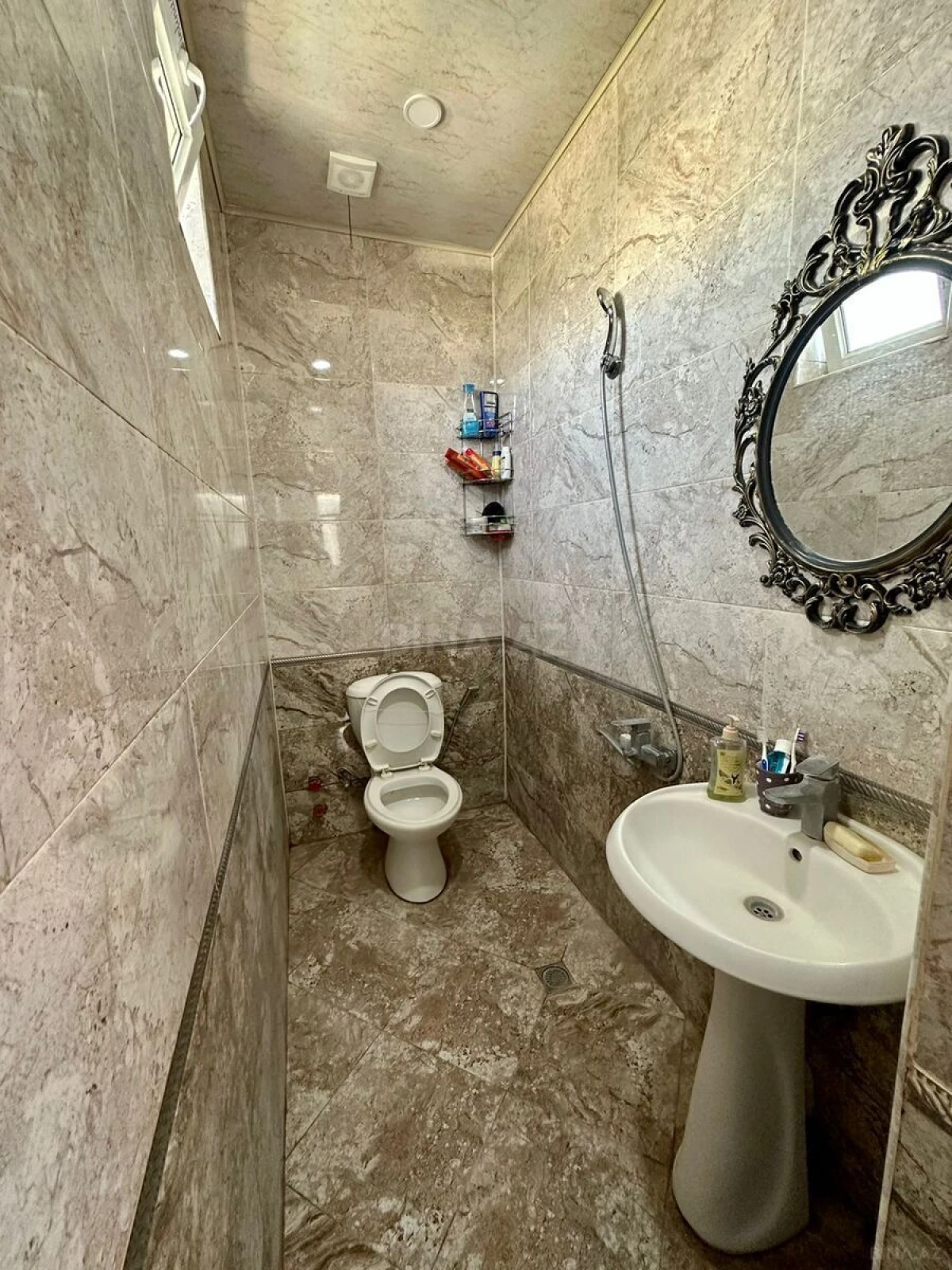 Satılır 5 otaqlı həyət evi 200 m²