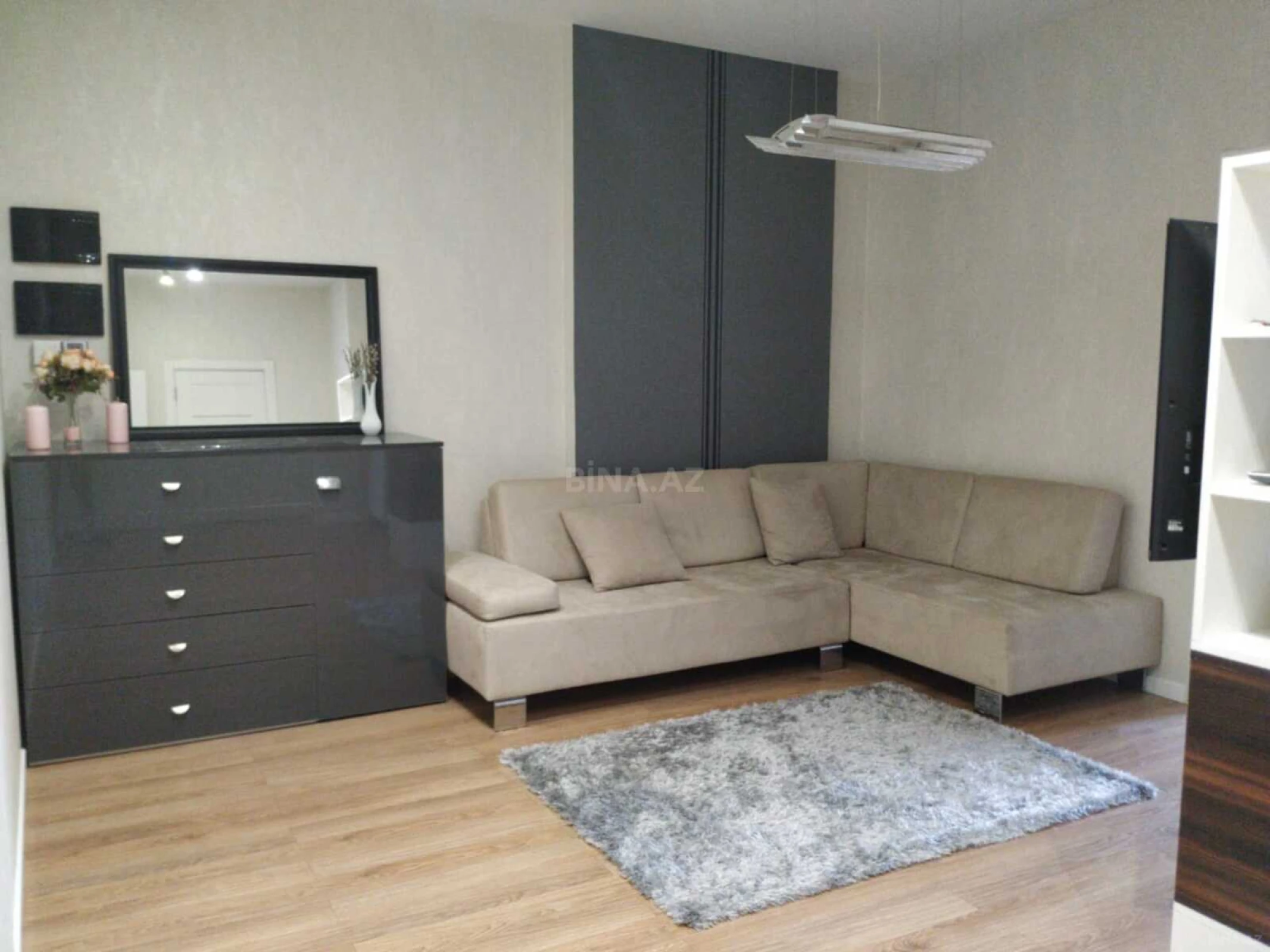 Kirayə verilir 2 otaqlı mənzil 70 m²