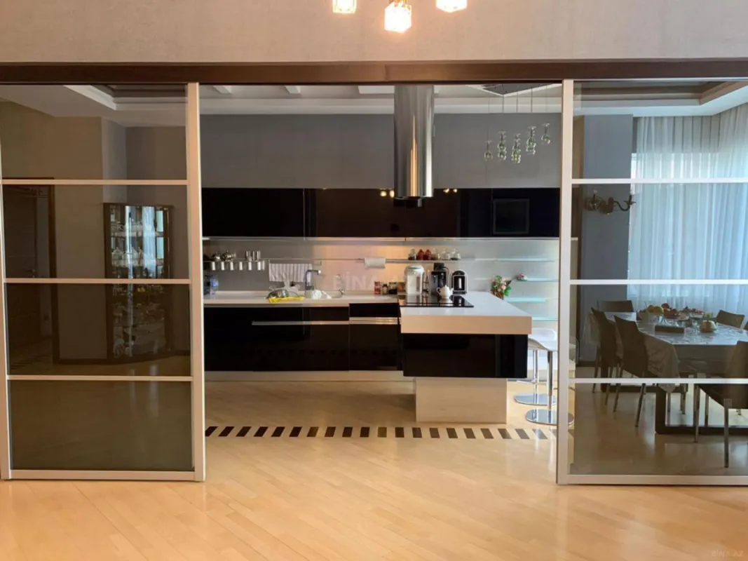 Kirayə verilir 3 otaqlı mənzil 130 m²