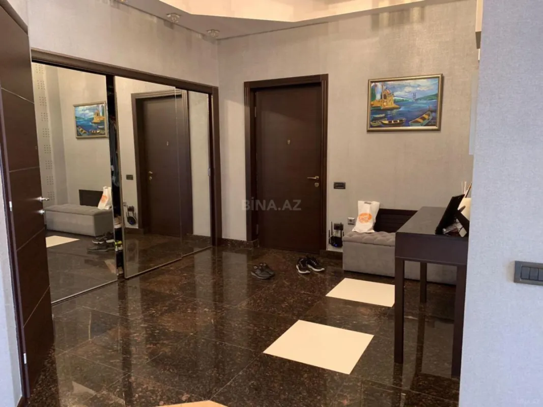 Kirayə verilir 3 otaqlı mənzil 130 m²