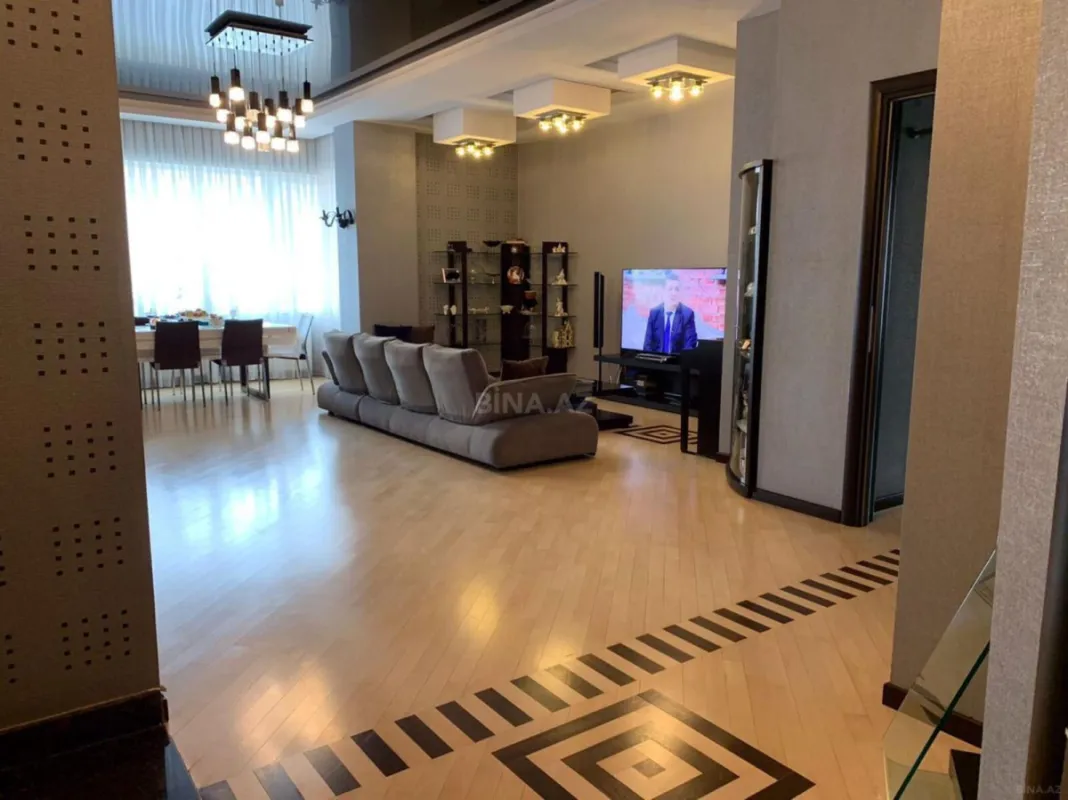 Kirayə verilir 3 otaqlı mənzil 130 m²