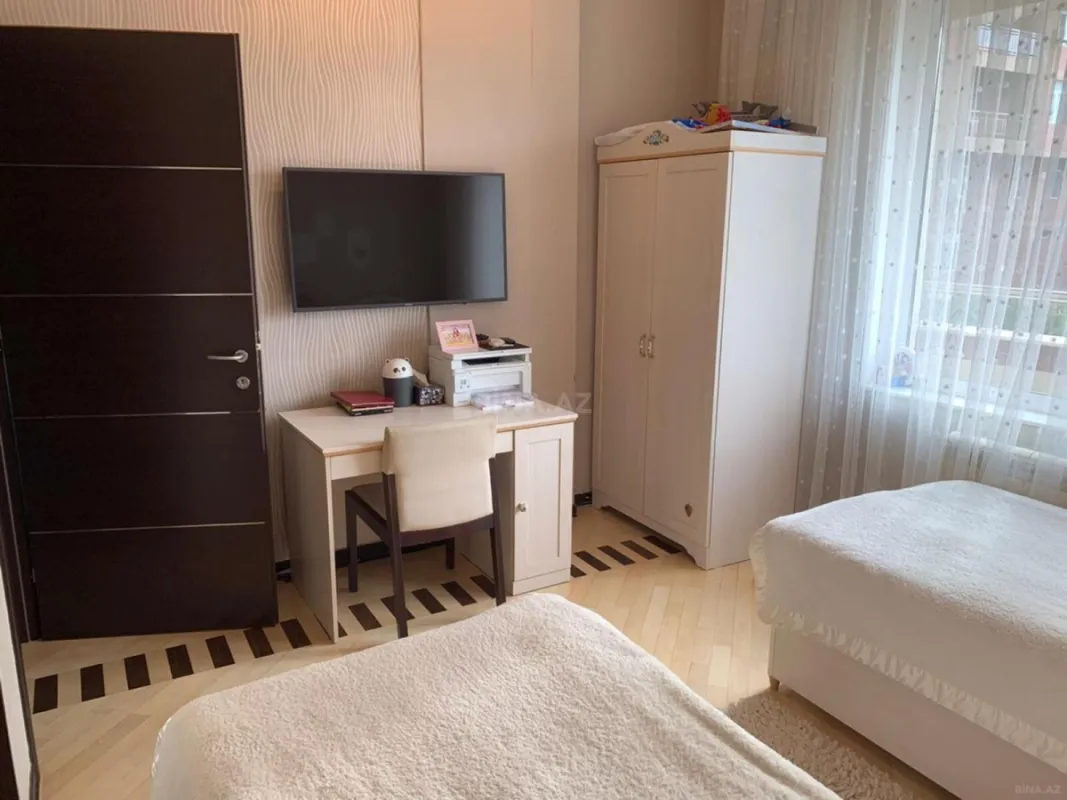 Kirayə verilir 3 otaqlı mənzil 130 m²