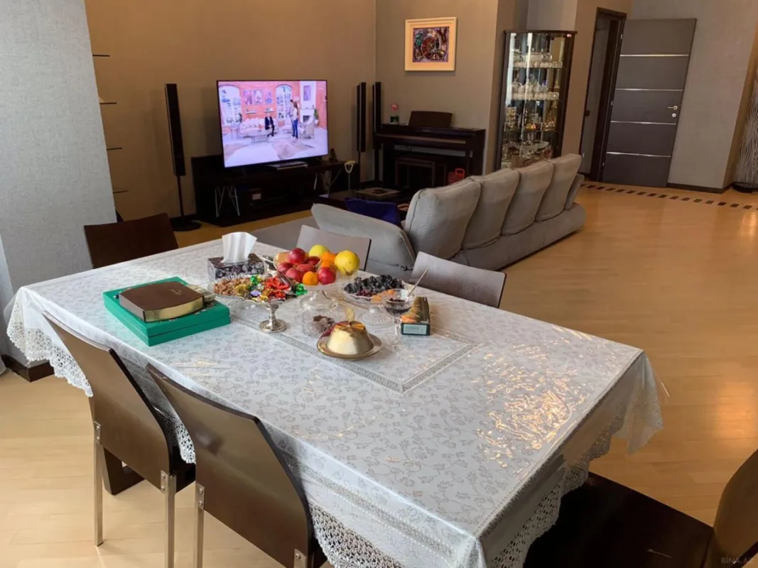 Kirayə verilir 3 otaqlı mənzil 130 m²
