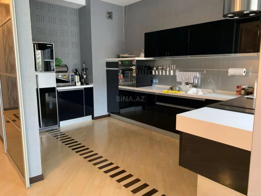 Kirayə verilir 3 otaqlı mənzil 130 m²