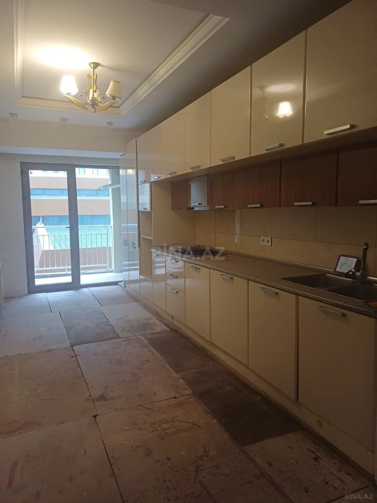 Satılır 3 otaqlı mənzil 120 m²