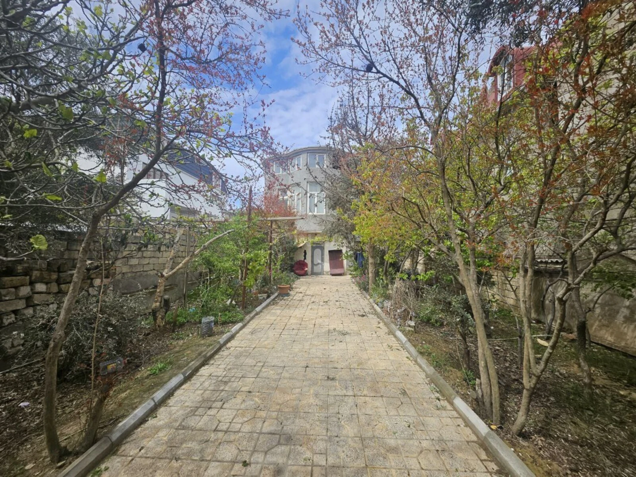 Satılır 5 otaqlı həyət evi 280 m²