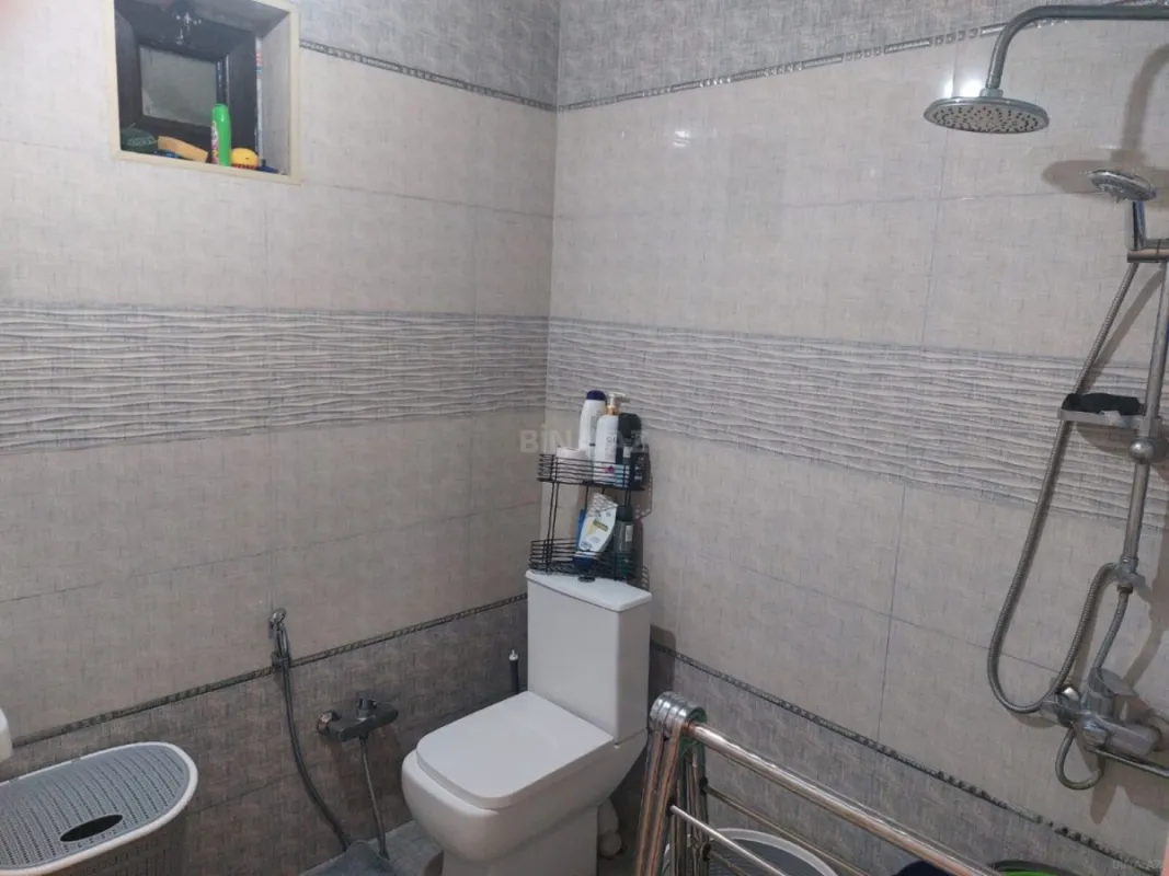 Satılır 5 otaqlı həyət evi 280 m²