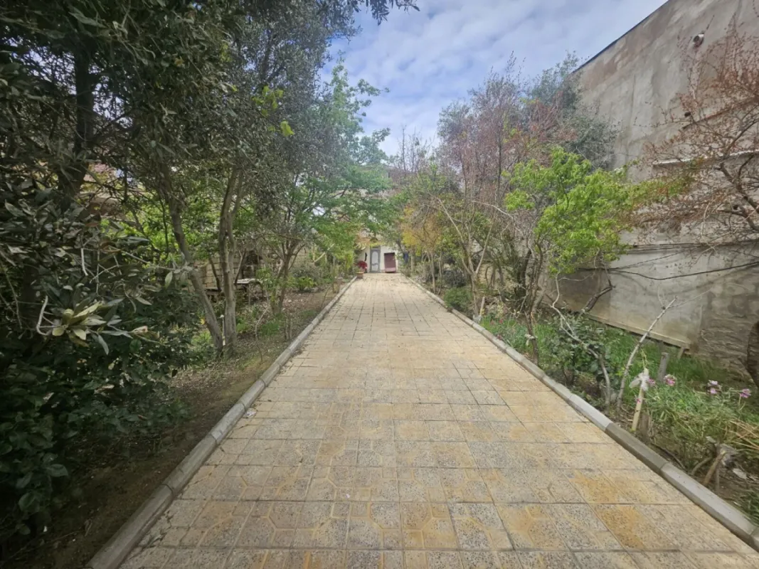 Satılır 5 otaqlı həyət evi 280 m²