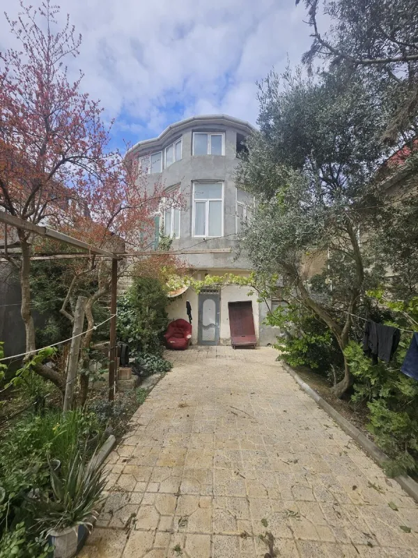 Satılır 5 otaqlı həyət evi 280 m²