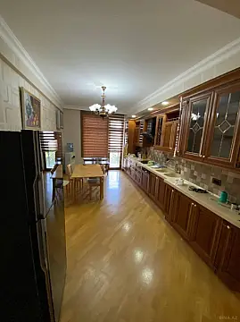 Kirayə verilir 3 otaqlı mənzil 180 m²