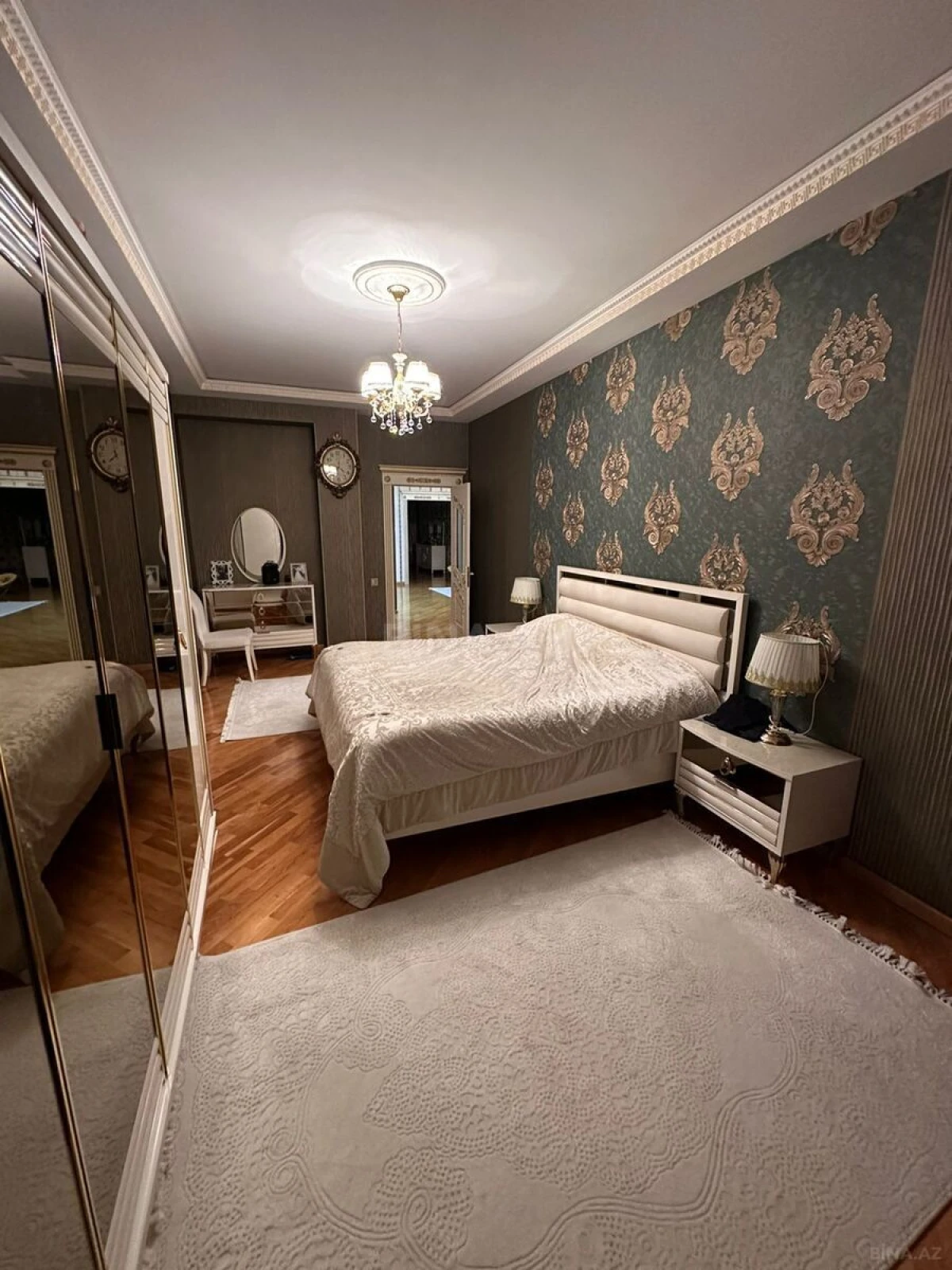 Satılır 5 otaqlı mənzil 176 m²