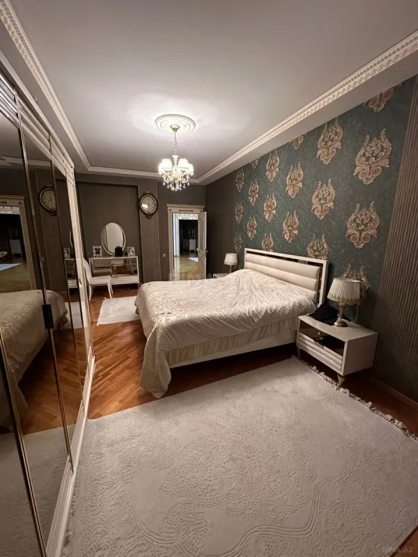 Satılır 5 otaqlı mənzil 176 m²