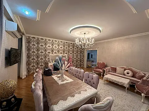 Satılır 5 otaqlı mənzil 176 m²