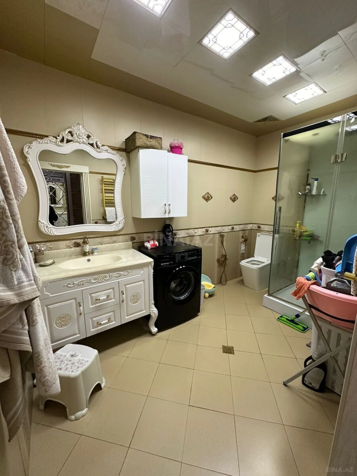 Satılır 5 otaqlı mənzil 176 m²