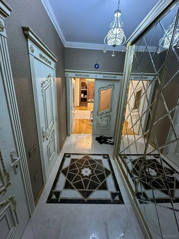 Satılır 5 otaqlı mənzil 176 m²