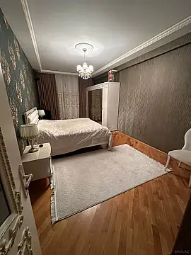 Satılır 5 otaqlı mənzil 176 m²