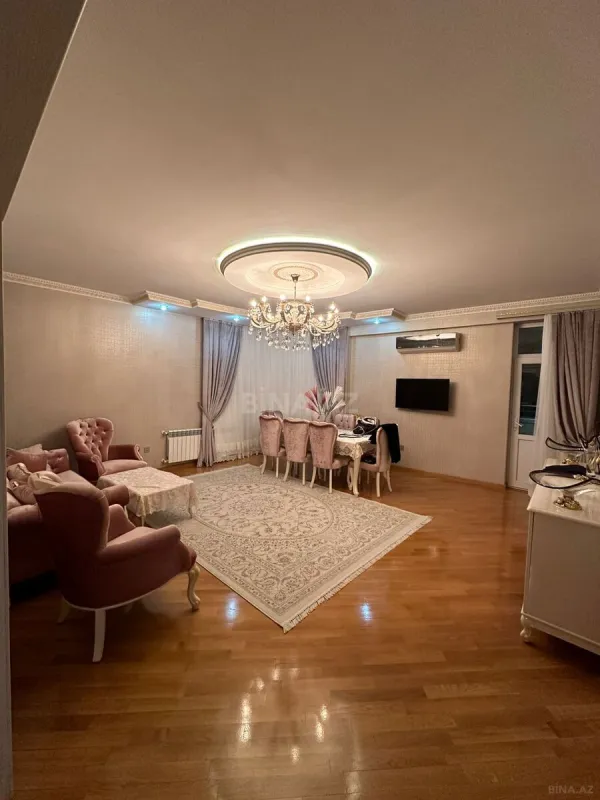 Satılır 5 otaqlı mənzil 176 m²