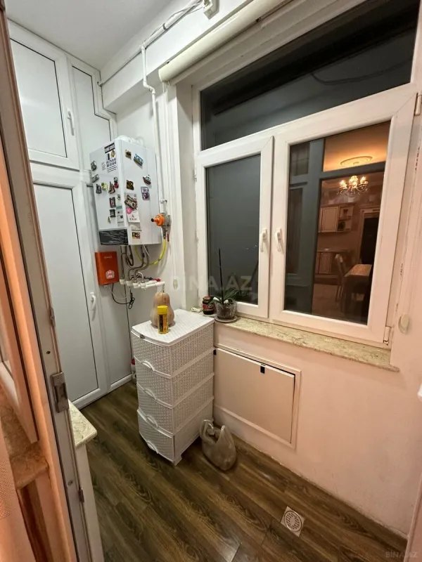 Satılır 5 otaqlı mənzil 176 m²