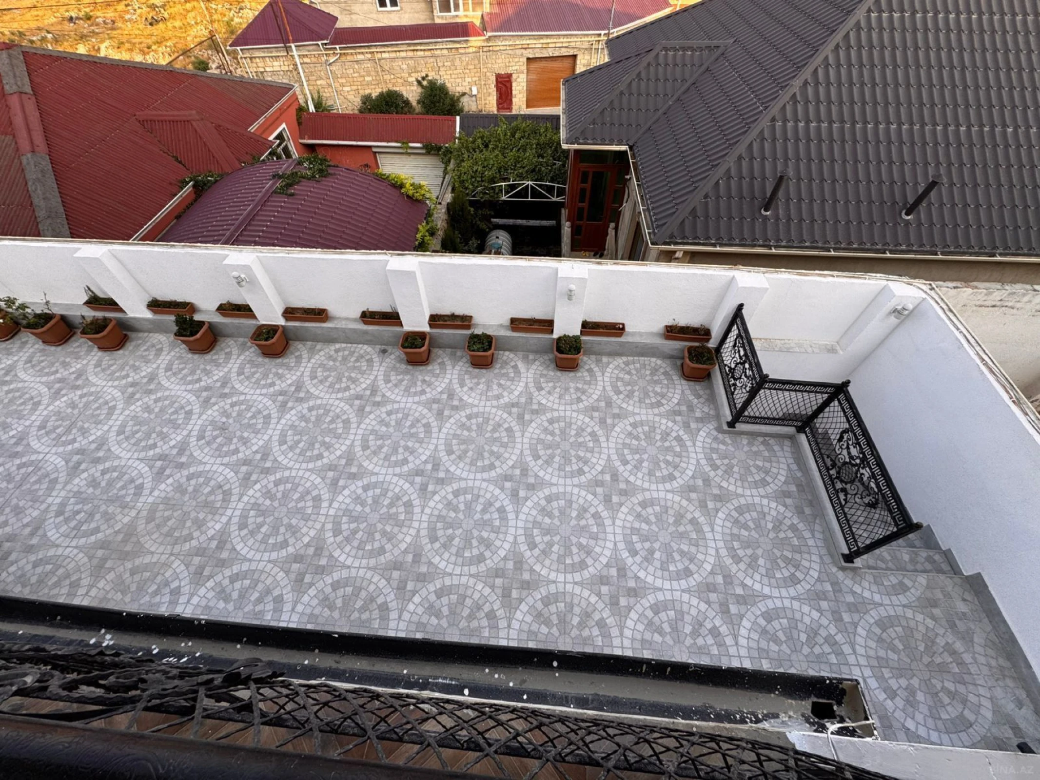 Satılır 9 otaqlı həyət evi 550 m²