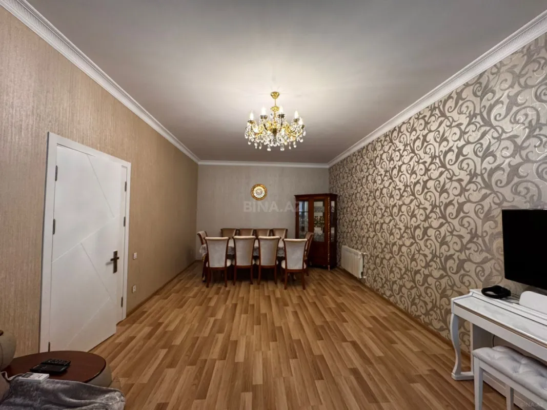 Satılır 9 otaqlı həyət evi 550 m²