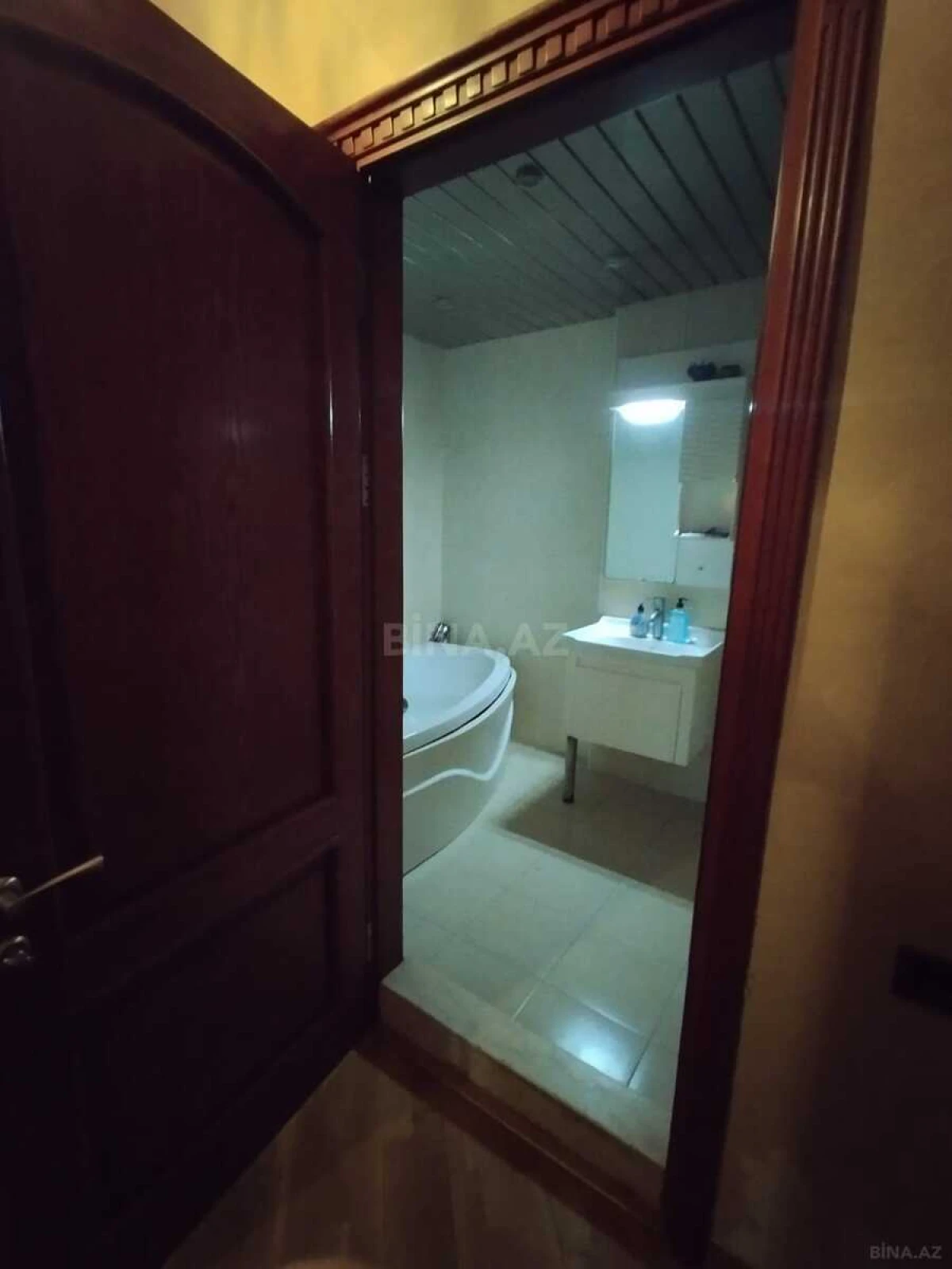 Satılır 1 otaqlı mənzil 64 m²