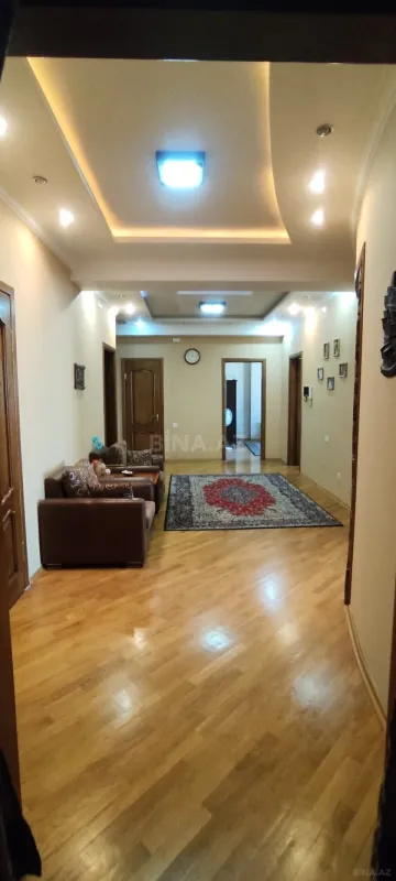 Satılır 4 otaqlı mənzil 209 m²