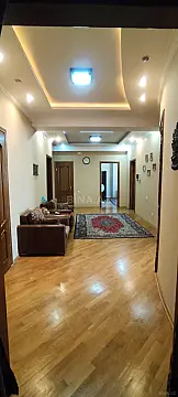 Satılır 4 otaqlı mənzil 209 m²