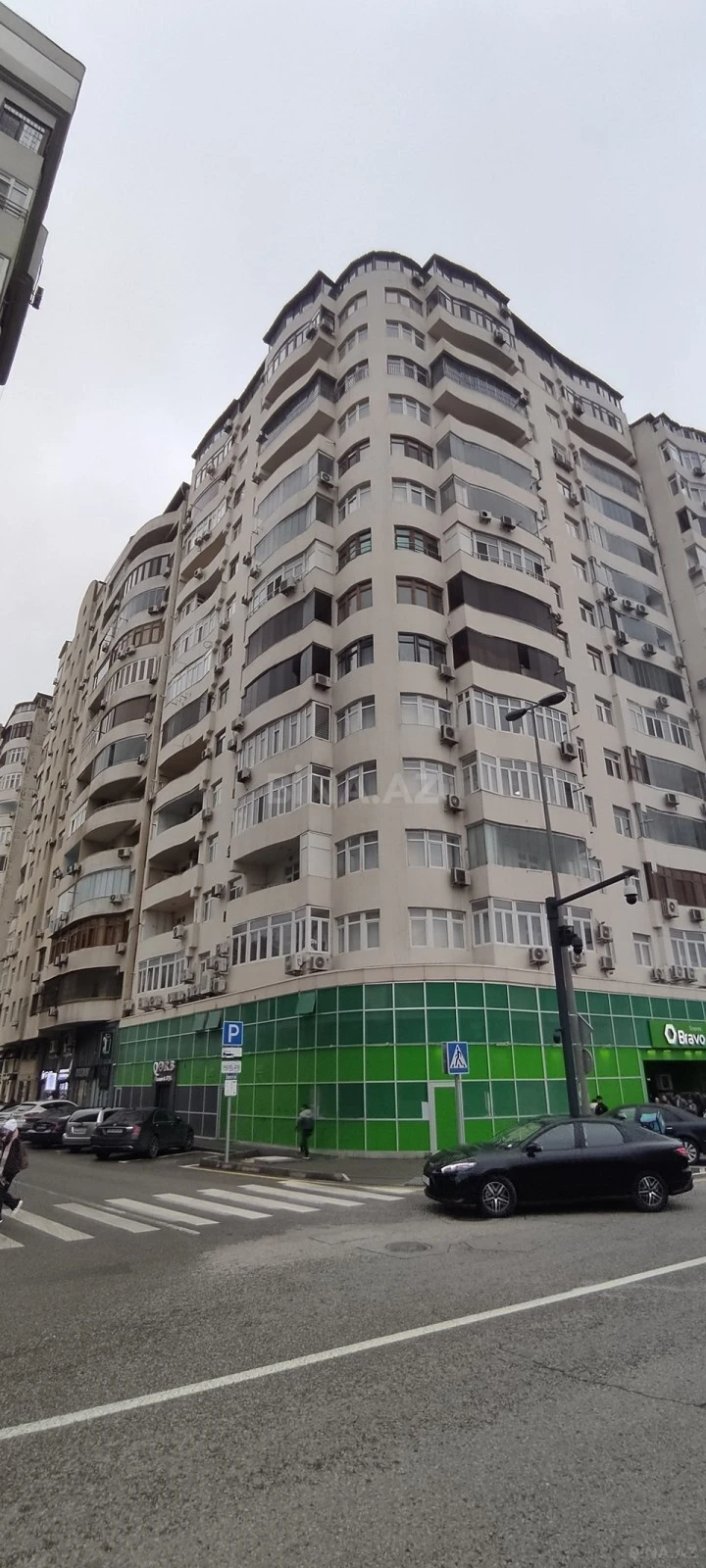 Satılır 4 otaqlı mənzil 209 m²