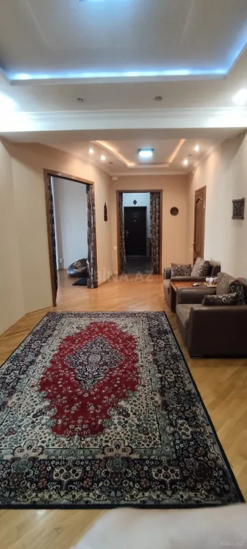 Satılır 4 otaqlı mənzil 209 m²