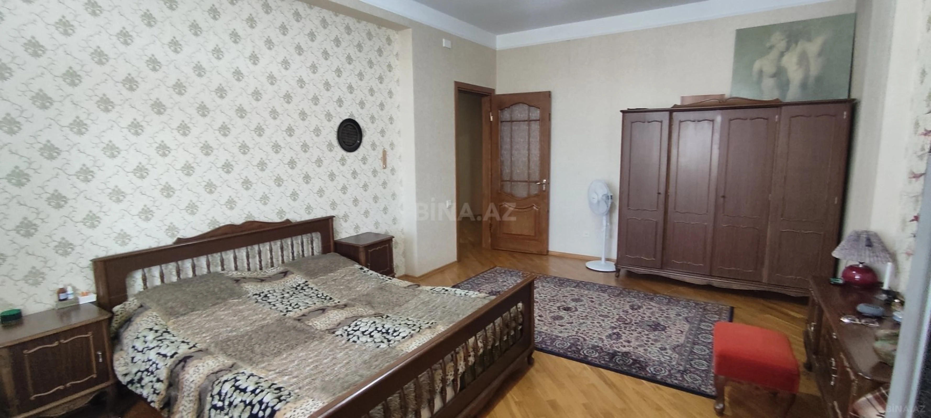 Satılır 4 otaqlı mənzil 209 m²