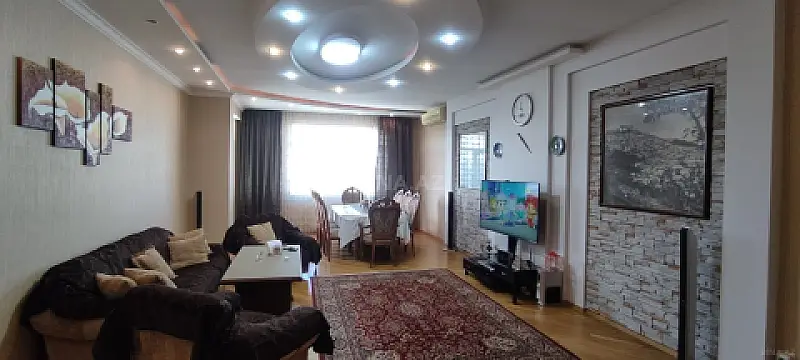 Satılır 4 otaqlı mənzil 209 m²