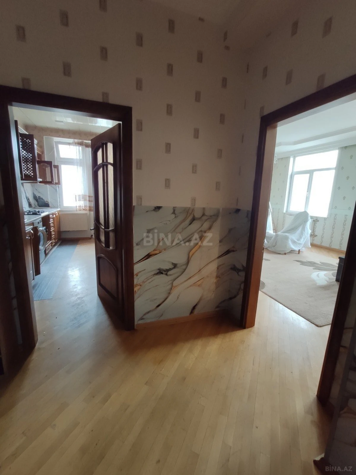 Kirayə verilir 2 otaqlı mənzil 90 m²