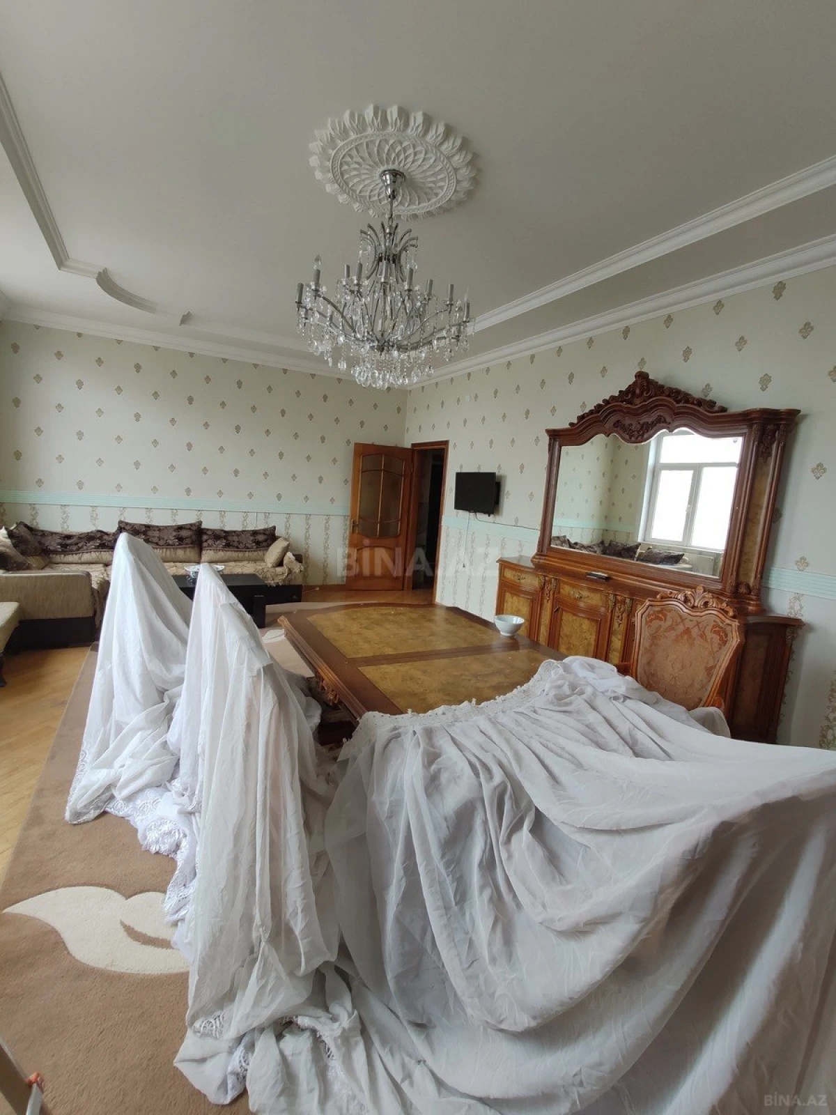 Kirayə verilir 2 otaqlı mənzil 90 m²