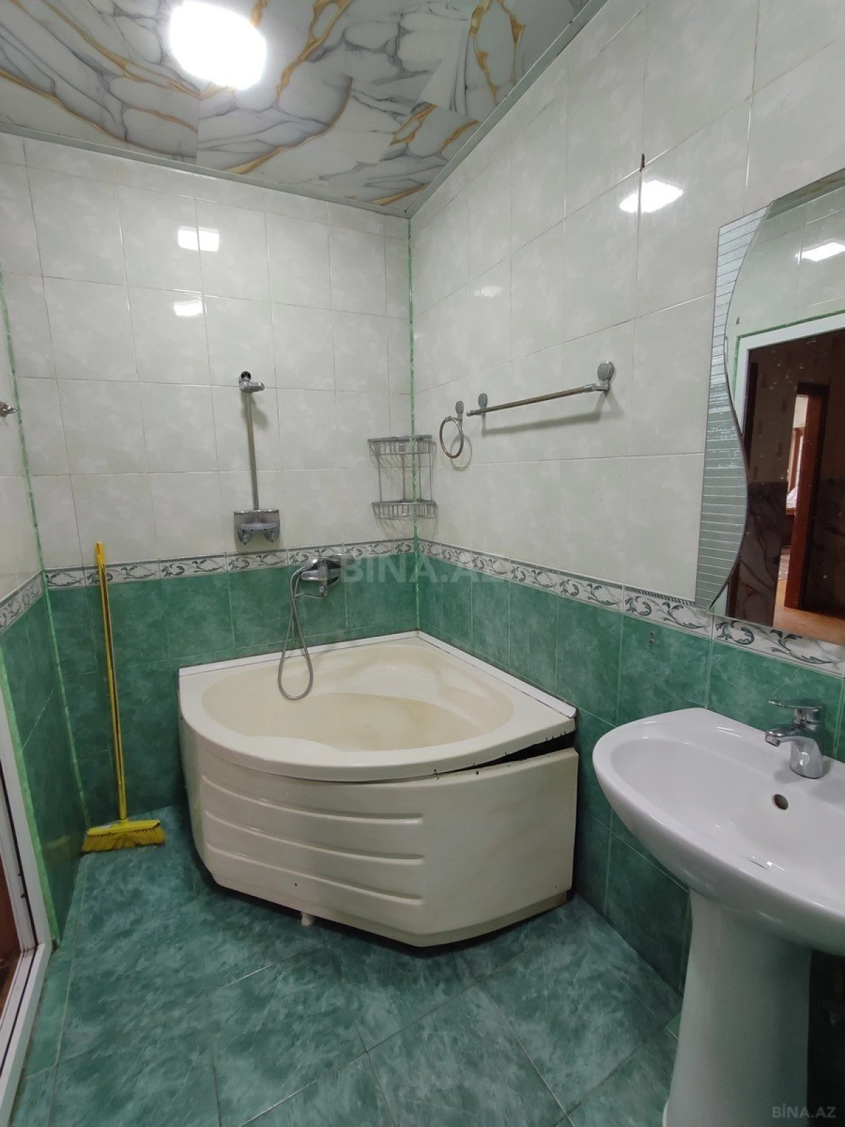 Kirayə verilir 2 otaqlı mənzil 90 m²