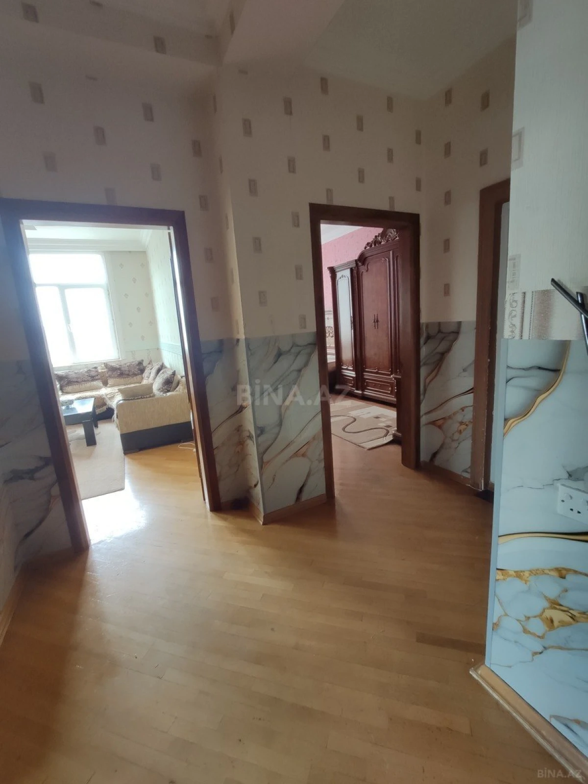 Kirayə verilir 2 otaqlı mənzil 90 m²