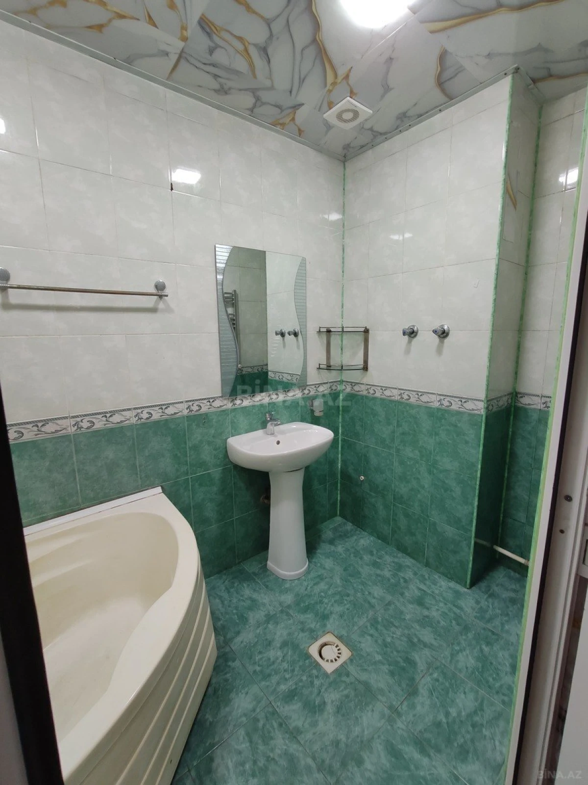 Kirayə verilir 2 otaqlı mənzil 90 m²
