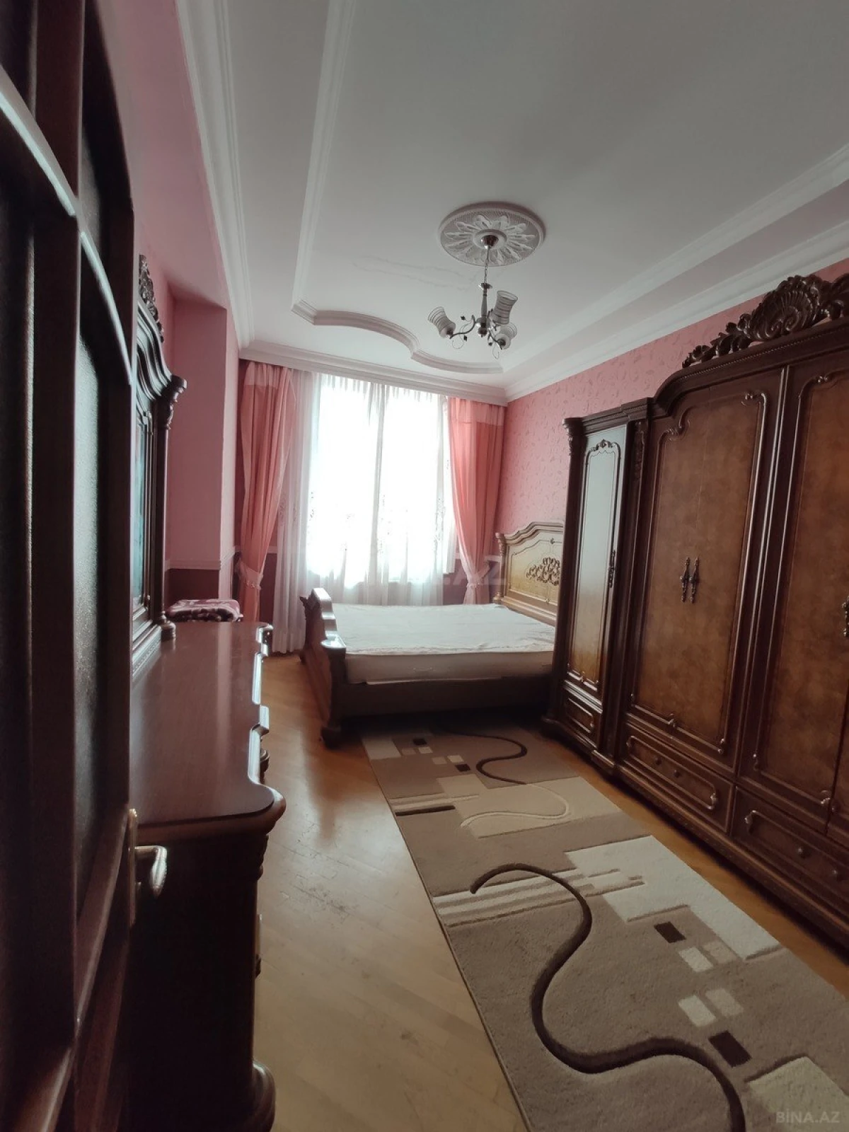 Kirayə verilir 2 otaqlı mənzil 90 m²