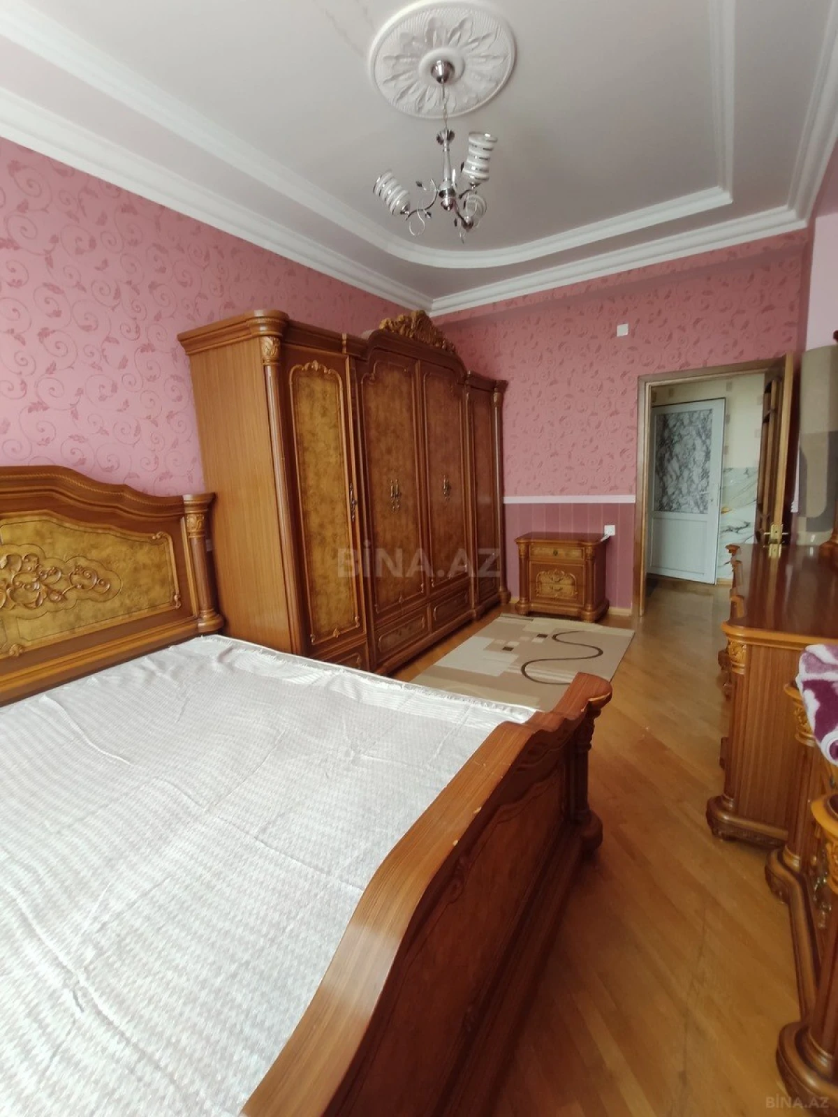Kirayə verilir 2 otaqlı mənzil 90 m²