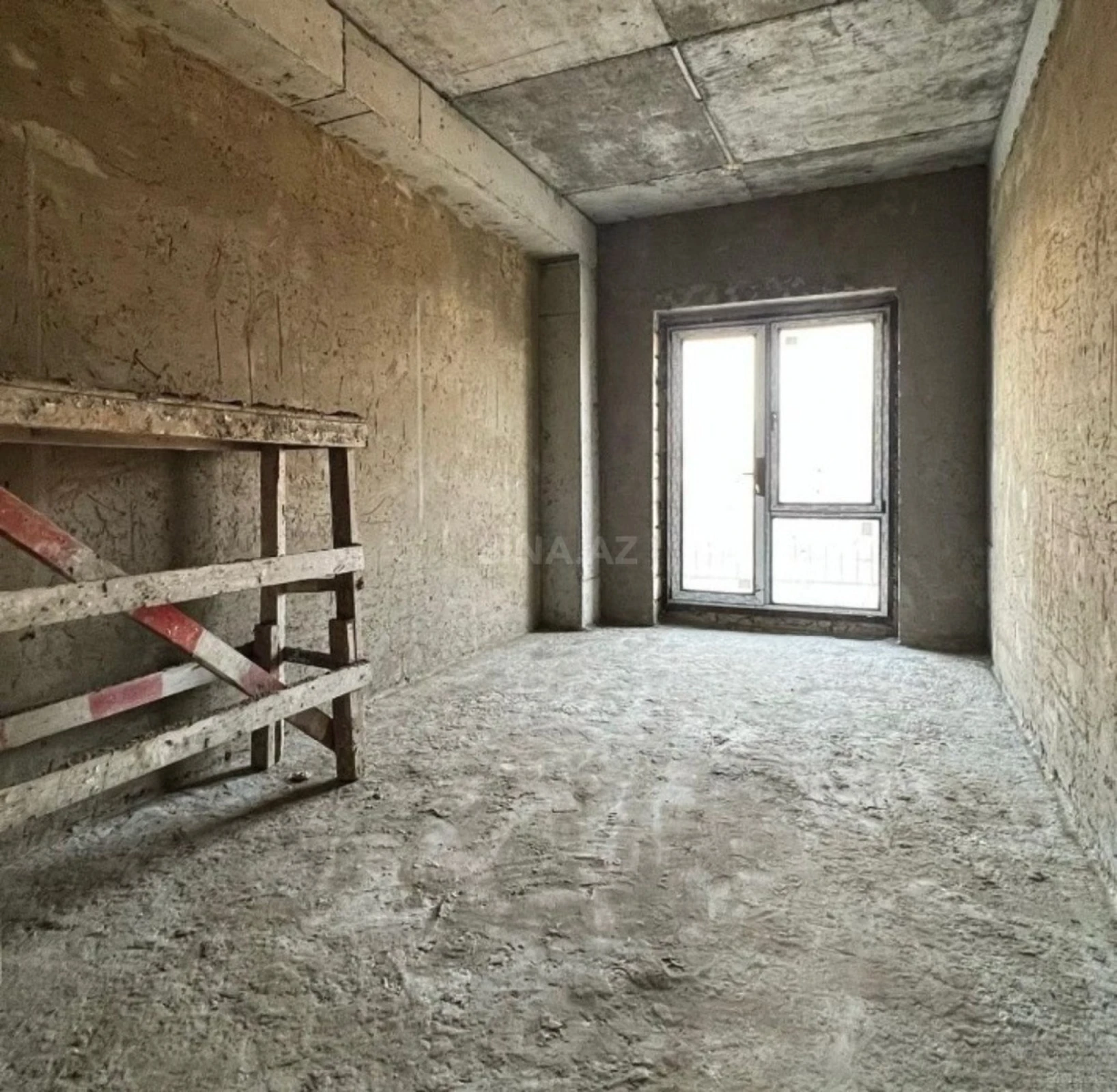 Satılır 4 otaqlı mənzil 150 m²
