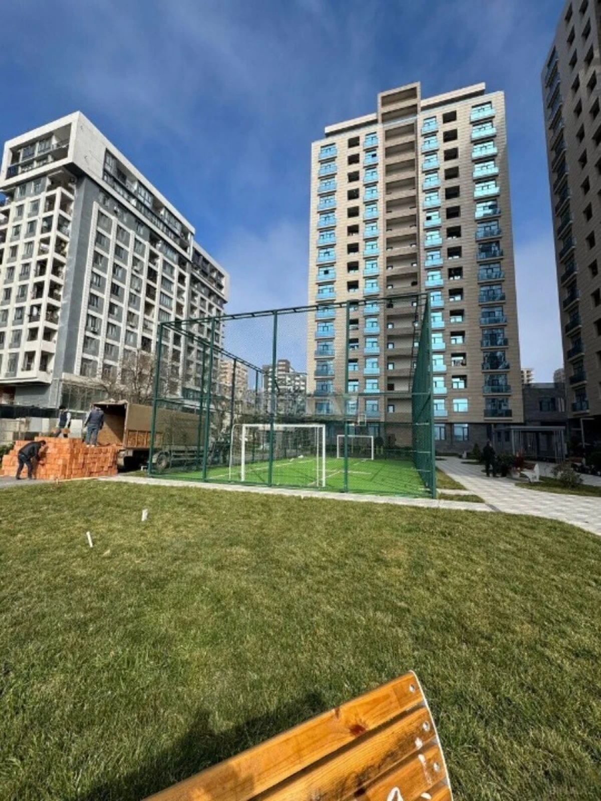 Satılır 4 otaqlı mənzil 150 m²